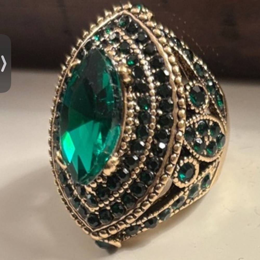 Elegant 925 Green and Gold Women's Ring